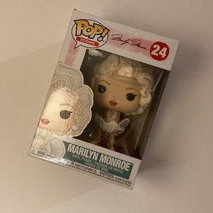 MARILYN MONROE POP FIGURE